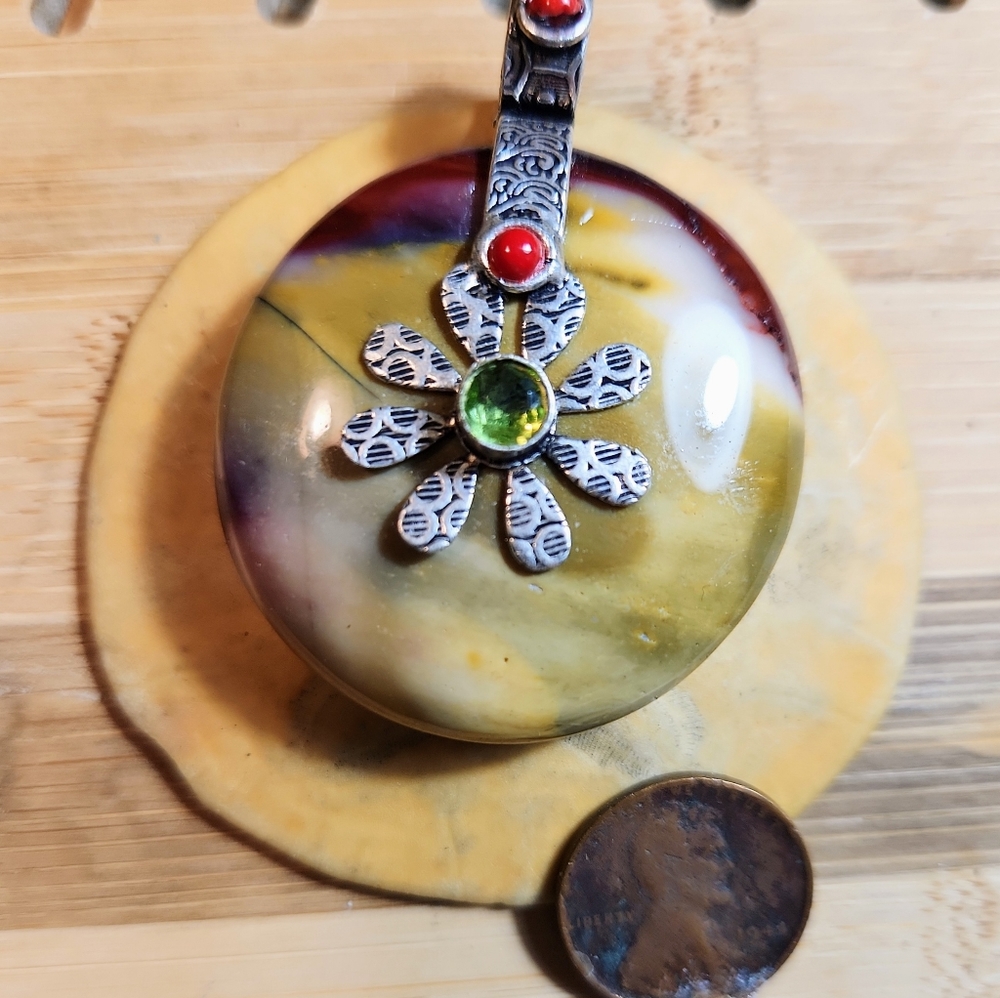 Fabulous,Super-Chunky Rnd-Shape Mookaite Disc Pendant. 925 Sterling Silver Plate